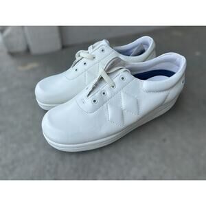 Nurse Mates Performance Shoes White Leather Women's 7.5 Wide NEW Comfort Walking